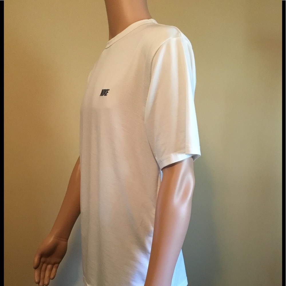 - Like new White Nike Training M  T-shirt